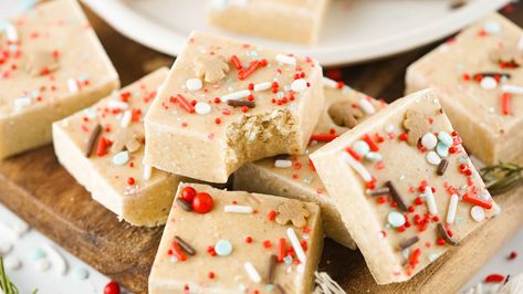 Gingerbread Cookie Mix, Gingerbread Fudge, Edible Holiday Gifts, Holiday Candy Recipes, Easy Gingerbread, How To Make Gingerbread, Chocolate Peanut Butter Fudge, Fudge Recipes Chocolate, Christmas Fudge