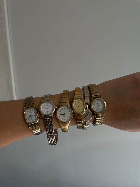 Aesthetic Watches For Women Vintage, Small Gold Vintage Watch, Timex Womens Watches, Styling Watches Women, Seiko Watches Women Vintage, Delicate Watches Women, Gold And Silver Watches Women, Women Vintage Watch, Little Gold Watch