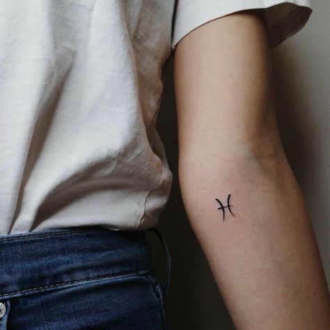 Pieces Zodiac Tattoo Small, Small Pices Tattoo, Pices Tattoo Women, Pices Tattoo Pisces Zodiac, Pieces Tattoo Zodiac, Pices Zodiac Tattoo Women, Austrian Tattoo, Small Zodiac Tattoos, Pisces Zodiac Tattoo