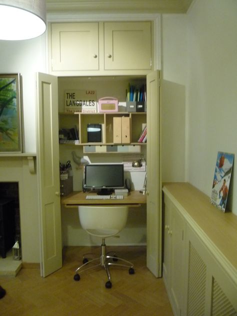 Hideaway Home Office in Cupboard Studio Mcgee Kitchen Table, Bedroom Ideas Small Spaces, Alcove Desk, Studio Mcgee Kitchen, Kitchen Keeping Room, Bedroom Ideas Small, Alcove Storage, Alcove Cupboards, Home Office Closet