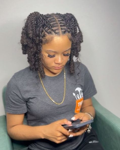 Bob Bohemian Locs, Boho Invisible Locs Bob, Invisible Locs With Color, Boho Invisible Locs, Invisible Locs Bob, Loc Bob, Styling Braids, Invisible Locs, Color Streaks