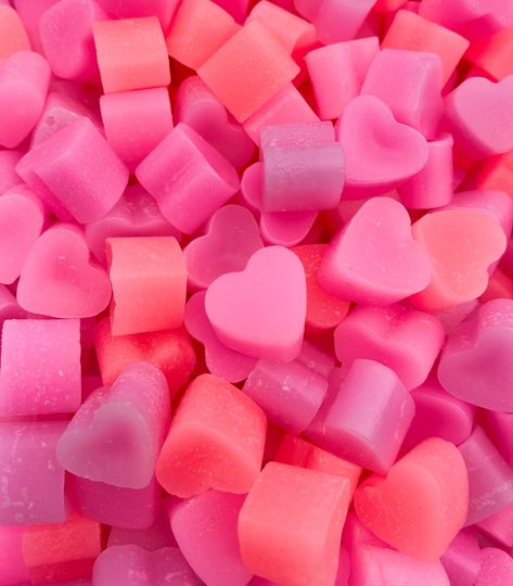 4oz bag of miniature heart wax melts! Each bag will come in a variety of pink & red shades. Melt time of 8-10 hours per use. * Mix and Match 8 wax melt bags for $55+ gift packaging. Use code CYPRESS * Forever Romance fragrance- Popular Victoria's Secret* duplication, this is a luscious blend of tangerine and bergamot with ripe apple, peaches and berries. Rose and jasmine warm the heart which is supported by vanilla sweet musks. Do NOT eat! *None of my products are intended to be used for resale* Heart Wax Melts, Wax Candy, Diy Wax Melts, Candles Ideas, Making Candles Diy, Candles Diy, Diy Wax, Making Candles, Red Shades