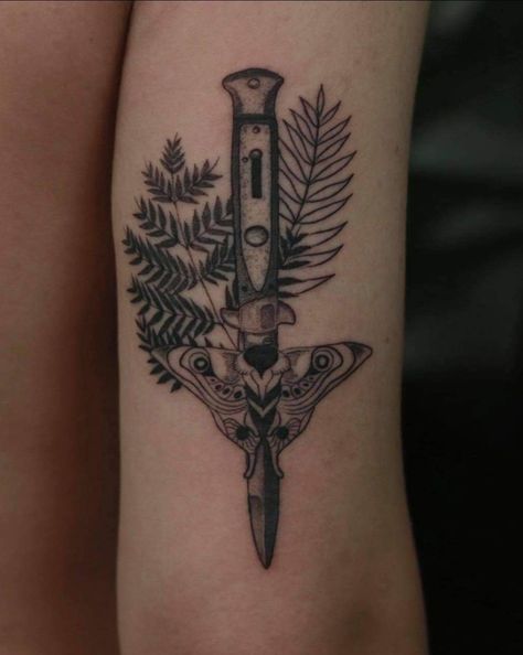 Ellie Inspired Tattoo, The Last Of Us 2 Tattoo Ideas, Tlou Inspired Tattoo, The Last Of Us Tattoo Ideas Joel, The Last Of Us Inspired Tattoo, Ellie Knife Tattoo, Fern Tattoo Sleeve, The Last Of Us Tattoo Ideas, Tlou Tattoo