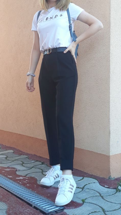 Summer Outfits 2023 For College, White Top And Jeans Outfit Aesthetic, Trouser With Tshirt Women, Black Trousers And White Shirt, Tshirt Trouser Outfit Women, Black Jeans White T Shirt Outfit, White Shirt And Black Trousers For Women, Black Jeans And White Top Outfit, T Shirt Trousers Outfit