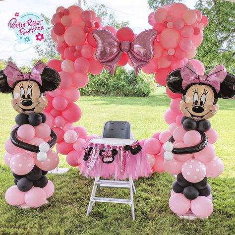 Pink balloon arch, balloon arch, organic balloon arch, organic balloons, organic decor, mouse arch, Minnie mouse arch, Mickey arch Minnie Birthday Balloons, Minnie Mouse Birthday Party Balloons, Minnie Mouse Outside Party Ideas, Minnie Mouse Balloon Columns, Mini Mouse Backdrop Ideas, Outside Minnie Mouse Birthday Party, Minnie Mouse Birthday Balloon Arch, Minnie Mouse Balloon Decor, Minnie Mouse Birthday Balloons