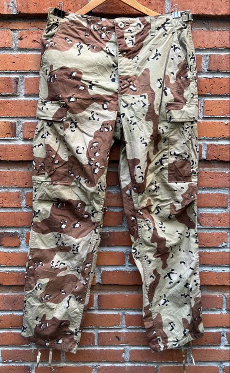 Usmc Uniforms, Men Painting, Desert Camouflage, Combat Uniforms, Clothes Items, Camouflage Pants, Desert Camo, Gucci Outfits, B Fashion