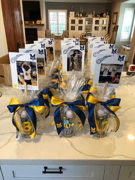 High School Sports Banquet Team Gifts, Sports Award Banquet Ideas, Lacrosse End Of Year Banquet, Softball Party Centerpiece, Sports Banquet Gift Ideas, Cheerleader Banquet Ideas Centerpieces, Team Dinner Decorations, High School Sports Banquet Decorations, Volleyball Awards Banquet