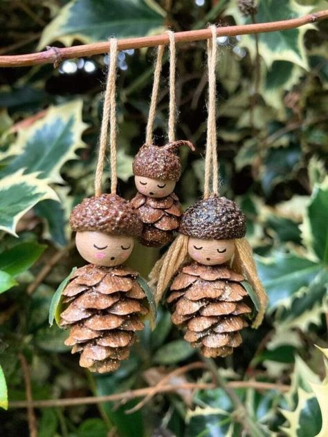 Deco Noel Nature, Pinecone Crafts Christmas, How To Make Something, Pine Cone Art, Acorn Crafts, Natural Christmas Decor, Fairy Garden Crafts, Handmade Christmas Crafts, Cones Crafts