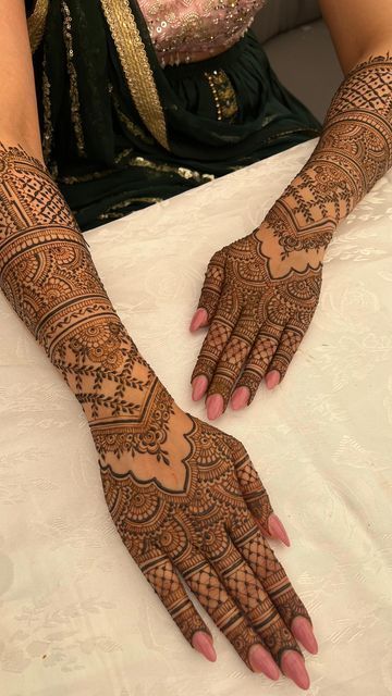 Homemade Dresses, Wedding Henna Designs, Indian Henna Designs, Unconventional Materials, Henna Style Tattoos, Tato Henna, Mehndi Designs Bridal Hands, Henna Tattoo Designs Hand, Bridal Henna Designs