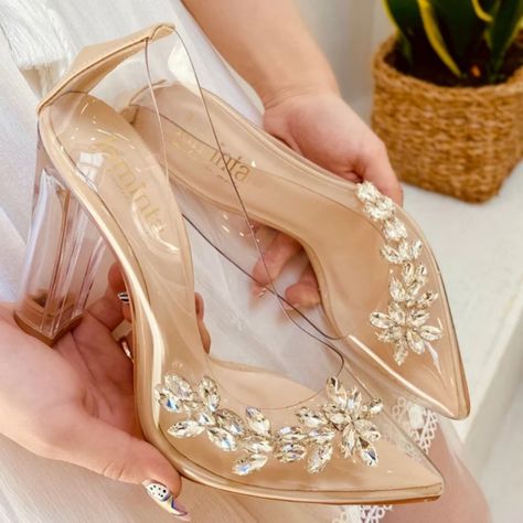 These Elegant Nude Wedding Shoes Will Make Your Heart Win! Cinderella Heels, Comfortable Bridal Shoes, Glass Heels, Flower Heels, Bridal Pumps, Heels Aesthetic, Transparent Heels, Wedding Shoes Lace, Transparent Flowers