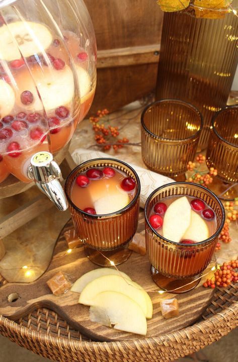 Delicious apple cider punch. Quick and easy to make for any fall or Thanksgiving celebration! #falldrinks #Thanksgivingdrinks #fallpunch #applecider Apple Cider Bar Wedding, Thanksgiving Cider, Cream Cheese Apple Dip, Fall Punch, Cider Punch, Apple Cider Bar, Fall Apple Cider, Christmas Party Menu, Apple Cider Punch