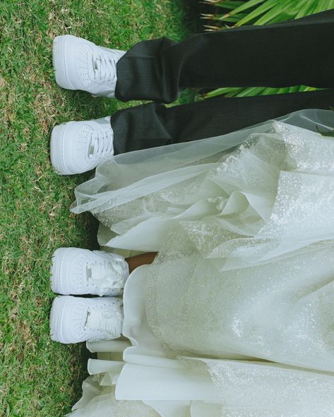 BRIDE AND GROOM GOALLSSSS😎 YOU GUYS HOW CUTE IS THIS IDEA?!! I adore when couples incorporate a little matching moment into their wedding day.. And with customized Nike Air Force 1’s?!! Sheesh😝 Not only is it probs the comfiest wedding shoe you could wear but it’s such a cute and practical way to incorporate a personalization that feels romantic, cohesive, and unique to your love story! And then you get to keep them and wear them long after the day has come and gone, how special!! Keej act... Wedding Nike Shoes Brides, Comfy Wedding Shoes, Wedding Engagement Photos, Wedding Photo Inspiration, Wedding Matches, Weeding, Nike Air Force 1, Bride And Groom, Air Force 1