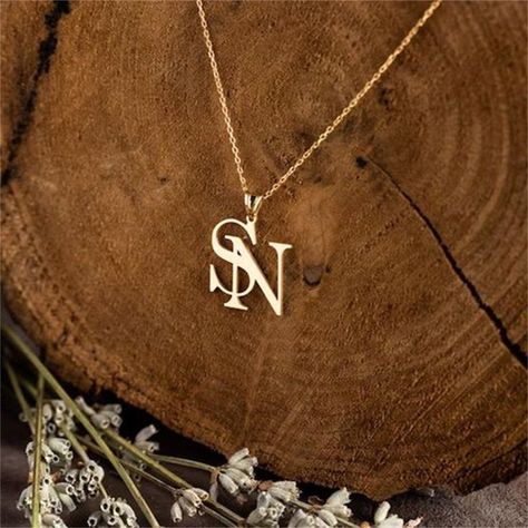 Unforgettable Anniversary Gift Ideas For Your Parents - Pyaari Weddings Necklace Couple, Friend Anniversary, Couple Name, Personalized Gold Necklace, Couple Necklace, Couple Necklaces, Monogram Necklace, Name Jewelry, Letter Pendants