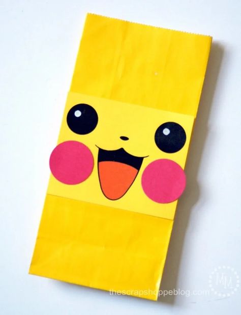 These printable Pikachu faces instantly make any gift bag more fun! Perfect for Pokémon birthday parties! Pikachu Face Printable Free, Pokemon Faces Printable, Diy Pikachu, Pokemon Favor, Pokemon Themed Party, Pokemon Faces, Pokémon Birthday, Pokémon Party, Pokemon Birthday Party