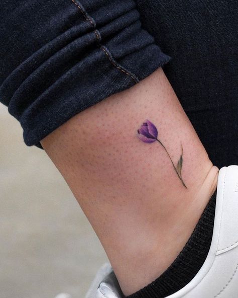 Side Wrist Tattoos, Tulip Tattoo, Cute Little Tattoos, Healing Tattoo, Purple Tulips, Small Tattoo Designs, Flower Tattoo Designs, Little Tattoos, Fine Line Tattoos