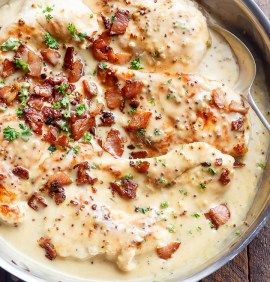 Creamy Honey Mustard Chicken With Crispy Bacon Honey Mustard Bacon Chicken, Creamy Honey Mustard Chicken, Creamy Honey Mustard, Honey Mustard Recipes, Whole Grain Mustard, Creamy Honey, Cafe Delites, Bacon Salad, Honey Mustard Chicken