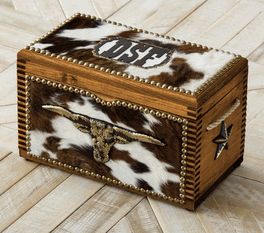 Personalized Brand Longhorn Ammo & Tack Box Cowboy Bedding, Cowhide Decor, Tack Box, Country Bedroom Decor, Horse Bedding, Viking Belt, Rustic Ideas, Western Bedding, Black Forest Decor