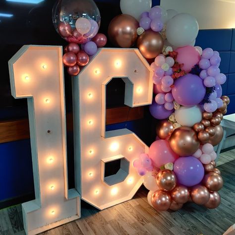 Light up number 16 balloon Garland. Rose gold, pink, purple and white Sweet 16 Light Up Numbers, Sweet 16 Led Sign, 16 Light Up Numbers, Balloon Garland Purple, Sweet Sixteen Decorations, Light Up Numbers, Balloon Prices, 16 Balloons, Purple Balloons