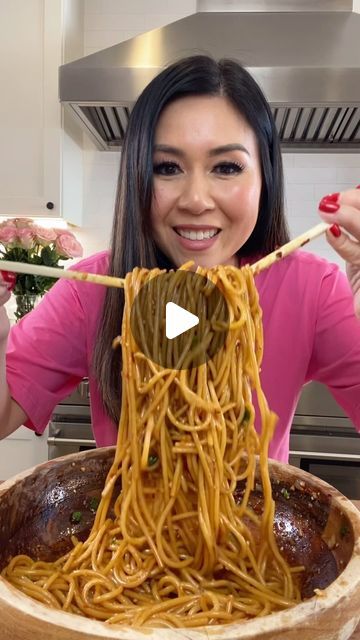 Chili Garlic Oil Recipe Chinese, Chow Mein Recipe With Spaghetti Noodles, Garlic Soy Sauce Noodles, Chili Garlic Noodles Recipe, Chile Oil Noodles, Chinese Garlic Noodles Recipe, Garlic Noodles Recipe Asian, Asian Noodle Sauce, Garlic Noodles Asian