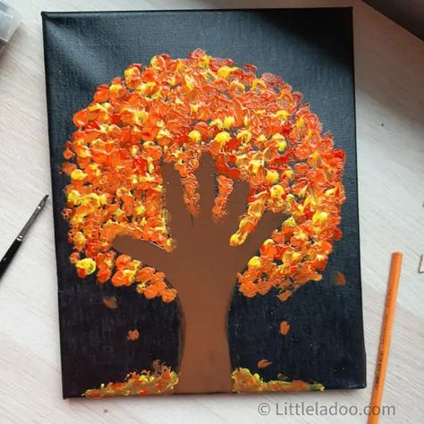 Handprint Fall tree - Easy-to-make Keepsake Art idea for kids September Painting Ideas For Kids, Fall Time Crafts For Kids, Fall Paint Crafts For Kids, Kinder Fall Art Projects, Fall Tree Crafts For Kids Preschool, Fall Art For One Year Olds, Fall Kid Crafts Elementary, Fall Tree Ideas For Classroom, Kids Fall Paintings On Canvas