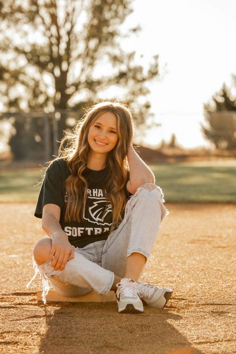 Senior Softball Photoshoot Ideas, Softball Pics Poses, Softball Portrait Poses, High School Senior Picture Ideas Sports, Senior Picture Softball, Senior Softball Pictures Ideas, Softball Senior Picture Ideas, Softball Graduation Pictures, Sport Senior Picture Ideas