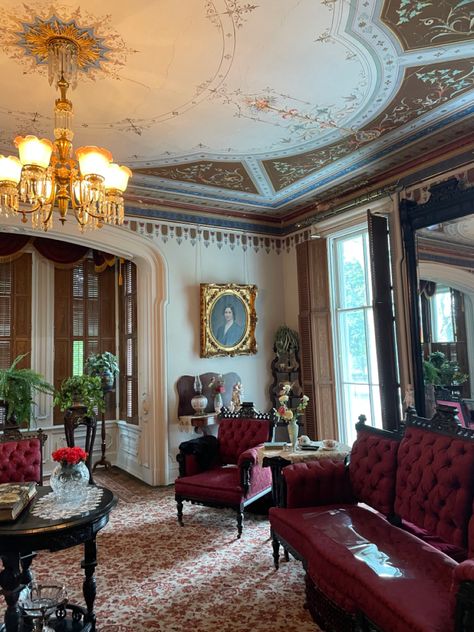 Isn’t this the dream? #vintage #vintagedecor #interiordesign #vintagehomedecor #royal #retro #mansion Grand Tour, The Dream, Vintage Home Decor, Room Inspo, Vintage Decor, Mansion, Gallery Wall, Interior Design, Wall