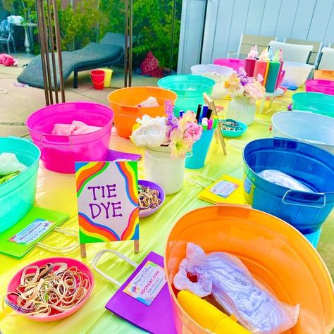 Kids Tie Dye Party, Tie Dye Birthday Party, Tie Dye Birthday, Groovy Birthday, Tie Dye Party, Kids Tie Dye, Art Birthday Party, How To Tie Dye, 9th Birthday Parties