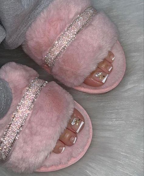 Sparkly Sandals Outfit, Latina Nails, Cute Pedicures, Nike Shoes Women Fashion, Sparkly Sandals, Gel Toe Nails, Acrylic Toes, Acrylic Toe Nails, Gel Toes