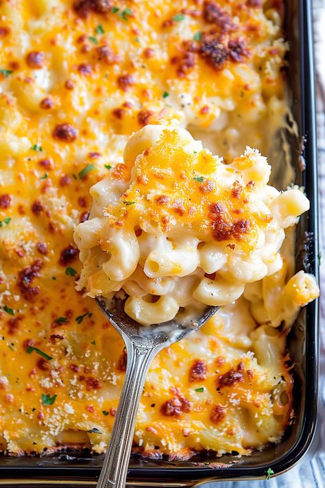 Classic Baked Macaroni and Cheese Perfection Easy Cozy Recipes, Macaroni And Cheese Meals, Side Dishes For Family Gatherings, Sharp Cheddar Recipes, Classic Comfort Food, Autumnal Meals, Macaroni Bake, Macaroni Casserole, Broccoli Cheddar Chicken