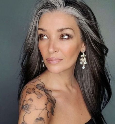 Grey Transition, Emmylou Harris, Grey Hair Transformation, Gorgeous Gray Hair, Grey Hair Inspiration, Beautiful Gray Hair, Natural Gray Hair, Blending Gray Hair, Gray Hair Highlights