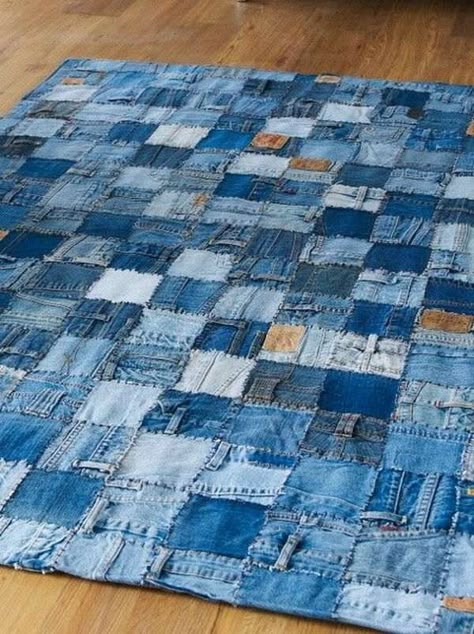 denim craft ideas DIY area rug from old jeans Repurpose Old Jeans, Denim Furniture, Återvinna Jeans, Artisanats Denim, Jean Diy, Blue Jean Quilts, Jean Quilt, Denim Rug, Denim Crafts Diy