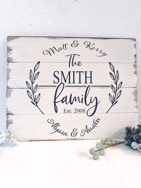 Family Last Name Sign Wooden Last Name Sign Established | Etsy Painting On Pallet Wood, Last Name Wood Sign, Signs Quotes, Make Your Own Sign, Romantic Signs, Personalized Housewarming Gifts, Established Sign, Last Name Sign, Last Name Signs