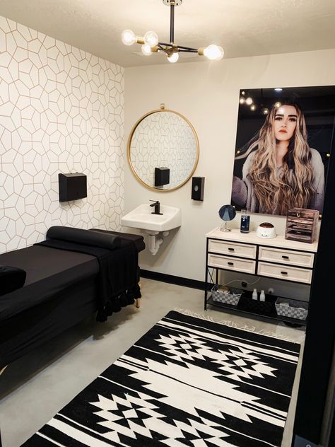 Black And White Wax Room, Waxing Station Setup, Lash Cabin Decor, Lash Tech Room Ideas Modern, Wax Rooms Ideas, Western Lash Room Ideas, Pmu Room Ideas, Aesthetic Spa Decor, Boho Wax Room