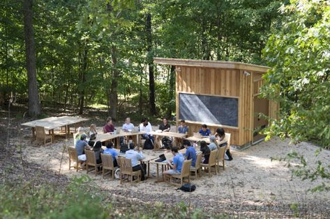 School Outdoor Classroom, School Outdoor Area, Forest Classroom, Washington And Lee University, Classroom Arrangement, Outdoor Learning Spaces, Nature School, Outdoor Education, Areas Verdes