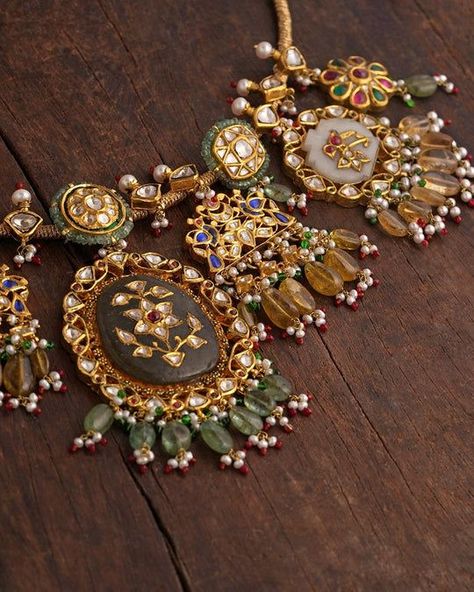 Indian Wedding Necklaces for Women – Artisanal Fine Jewellery | AURUS Jewelry Accessories Aesthetic, Indian Gold Necklace, Indian Traditional Jewellery, Pearl Bridal Jewelry Sets, Vintage Indian Jewelry, Polki Sets, Kundan Jewellery Set, Inexpensive Jewelry, Accessories Aesthetic