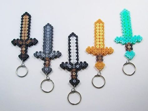 Perler Bead Keychain, Minecraft Beads, Perler Beads Ideas, Pony Bead Projects, Fest Mad, Hamma Beads Ideas, Pixel Beads, Bead Keychain, Pearl Beads Pattern