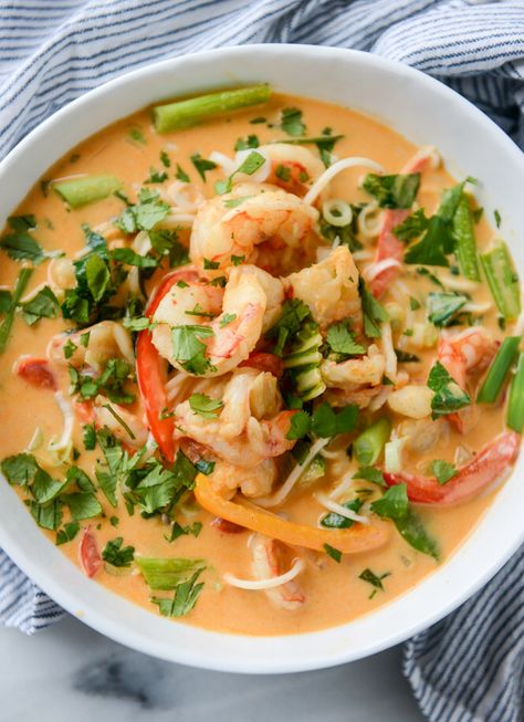 Thai Coconut Curry Shrimp Noodle Bowls. - How Sweet Eats Curry Noodles Recipe, Prawn Noodles, Thai Coconut Curry, Coconut Curry Shrimp, Shrimp Noodles, Thai Shrimp, Curry Noodles, Curry Shrimp, Curry Soup