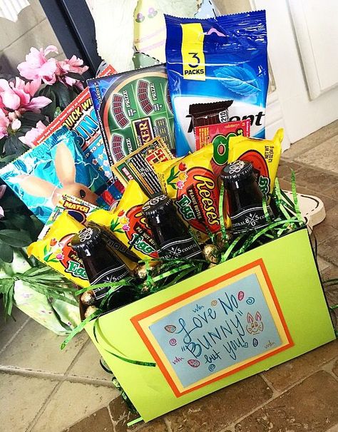 Affordable & Clever Easter basket ideas for your husband Basket Diy Ideas, Husband Easter Basket, Boyfriend Easter Basket, Homemade Easter Baskets, Adult Easter Baskets, Fun Easter Baskets, Easter Basket Crafts, Adult Easter, Basket Diy