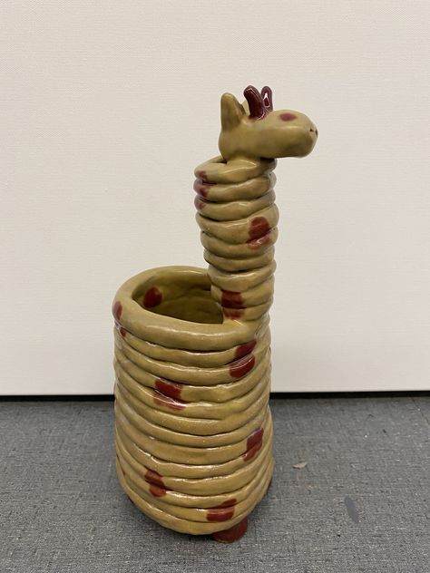 Clay Coil Vase Ideas, Exposed Coil Pots, Coiling Pottery Ideas, Coil Vessels Ideas, Ceramic Coil Projects, Coil Vase Ceramics, Coil Pots Ideas, Coil Candle, Ceramics Coil