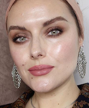 Katie Jane Hughes' Guide to Glowy, No-Makeup Makeup Glowy Face, Katie Jane Hughes, Brown Eyeshadow Palette, Instagram Makeup Artist, Best Bronzer, Makeup Over 40, Dewy Makeup, Glamorous Makeup, Brown Eyeshadow