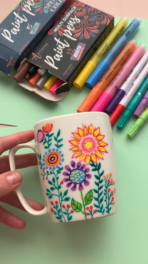 Artistro • Art supplies on Instagram: “«Mug customization» spring flowers” Mug Decorating Ideas Sharpie, Drawing On Mugs, Cup Inspiration, Clay Cafe, Art Markers Drawing, Markers Drawing, Painted Coffee Mugs, Posca Marker, Acrylic Markers