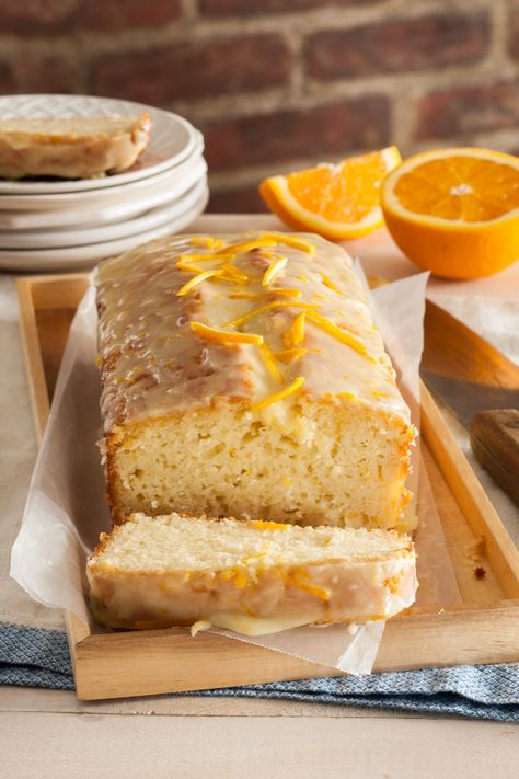 Made with yogurt and olive oil in lieu of butter, this fragrant pound cake is on the light side. Ginger Pound Cake, Orange Pound Cake, Bolo Fit, Olive Oil Cake, Ginger Recipes, Think Food, Light Side, Pound Cake Recipes, Orange Cake