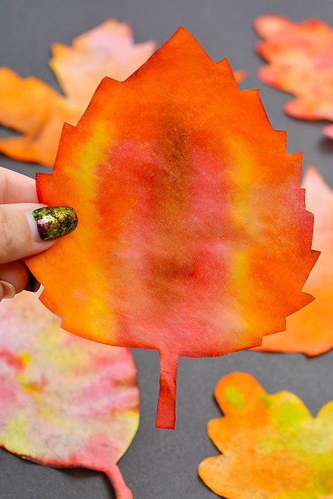 Adult Fall Crafts Easy, Fall Leaf Window Craft, Fall Crafts School, Fall Leaf Kids Craft, Turkey Coffee Filter Craft, Fall Leaves Decorations, Fall Garden Crafts, Fall Crafts For Family, Easy Halloween Crafts For Seniors