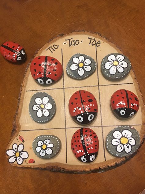 Painted Rocks Diy, Rock Painting Patterns, Garden Art Crafts, Pet Rocks, Rock Painting Designs, Stone Crafts, Rock Painting Art, Garden Art Sculptures, Pebble Painting