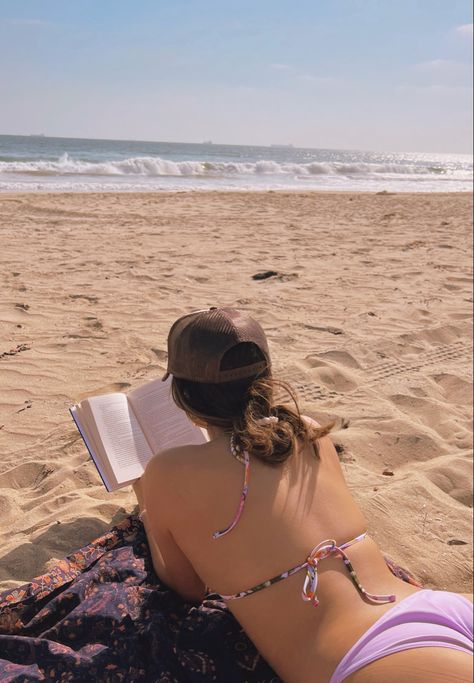 Beach Book Pictures, Beach Solo Pictures, Beach Book Photo, Book Beach Pictures, Solo Beach Pics Aesthetic, Beach Pictures With Book, Summer Photo Dump, Beach Dump, Beach Day Aesthetic