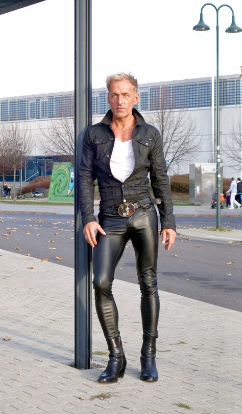 in skin tight skinny leather pants shiny leather jeans Leather Fashion Men, Tight Leather Pants, Outfit Collection, Mens Leather Clothing, Leather Pants Outfit, Pants Outfit Men, Mens Leather Pants, Gay Fashion, Leather Jeans