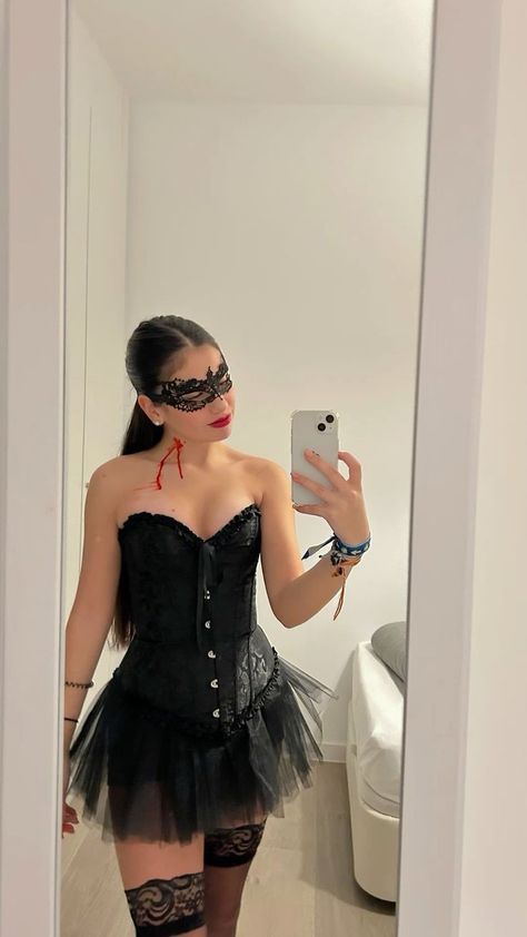 Costumes With Corsets, Halloween Costumes With Corsets, Katherine Pierce Halloween, Katherine Pierce Halloween Costume, Vampire Costume Women, Corset Halloween Costumes, Halloween Fashion Outfits, Halloween Corset, Katherine Pierce Outfits