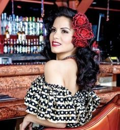 15 Incredible Spanish Hairstyles for Classy Women Spanish Hairstyles, Havana Nights Party, Mexican Hairstyles, Latina Hair, Spanish Woman, Pin Up Hair, Retro Pin Up, Instagram Photography, Vintage Hairstyles