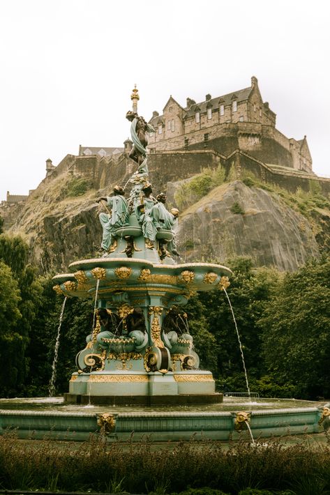 Edinburgh Aesthetic, Edinburgh Travel, Ancient Technology, Solo Trip, Urban Landscapes, Edinburgh Castle, Fantasy Story, Scenic Beauty, Edinburgh Scotland