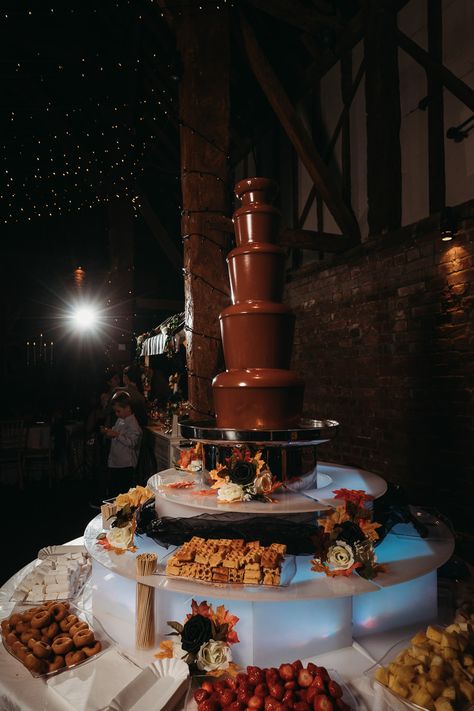 Chocolate Fountain Wedding, Chocolate Fountain Bar, Winter Wedding Food, Moody Halloween, Chocolate Fountain, Dream Wedding Decorations, Wedding Chocolate, Wedding Buffet, Dark Wedding